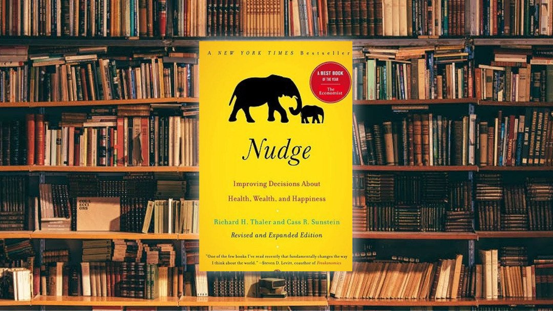 التحررية المقيّدة أو كيف تدفع الأغلبية لاتخاذ قرارات صائبة، لمحة سريعة حول كتاب Nudge: Improving Decisions About Health, Wealth, and Happiness