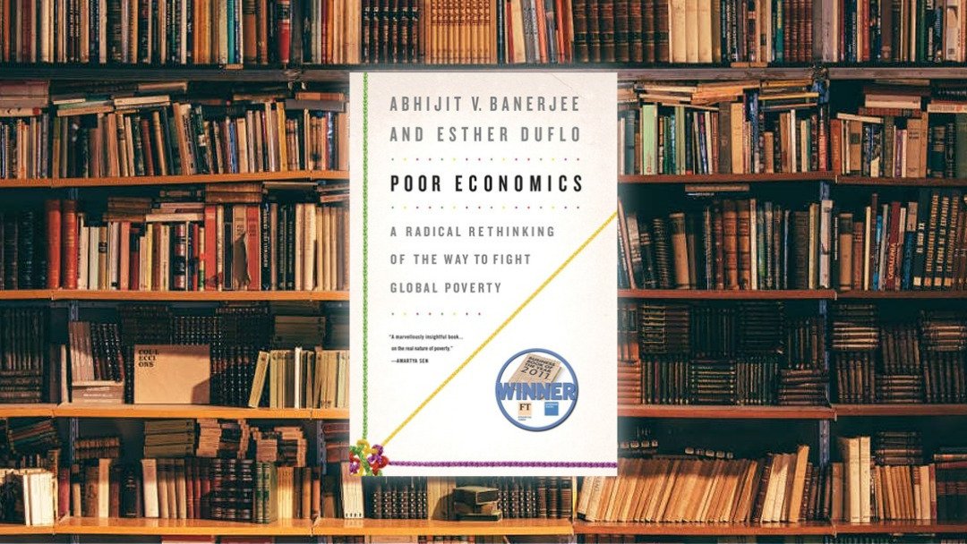 هل من المُمكن مُساعدة الفقير ليتخلص من مصيدة الفقر؟ لمحة سريعة حول كتاب Poor Economics (اقتصاد الفقراء)