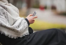 المرأة بين وعيٍ أصيل وصوتٍ دخيل: قراءة في أثر الميديا على منظومة القيم