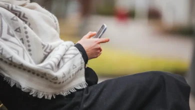 المرأة بين وعيٍ أصيل وصوتٍ دخيل: قراءة في أثر الميديا على منظومة القيم